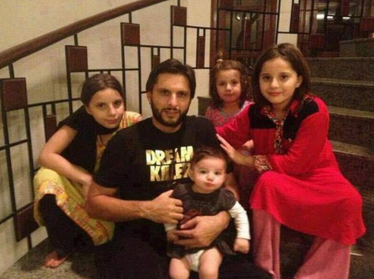 Aqsa Afridi with her father and sisters