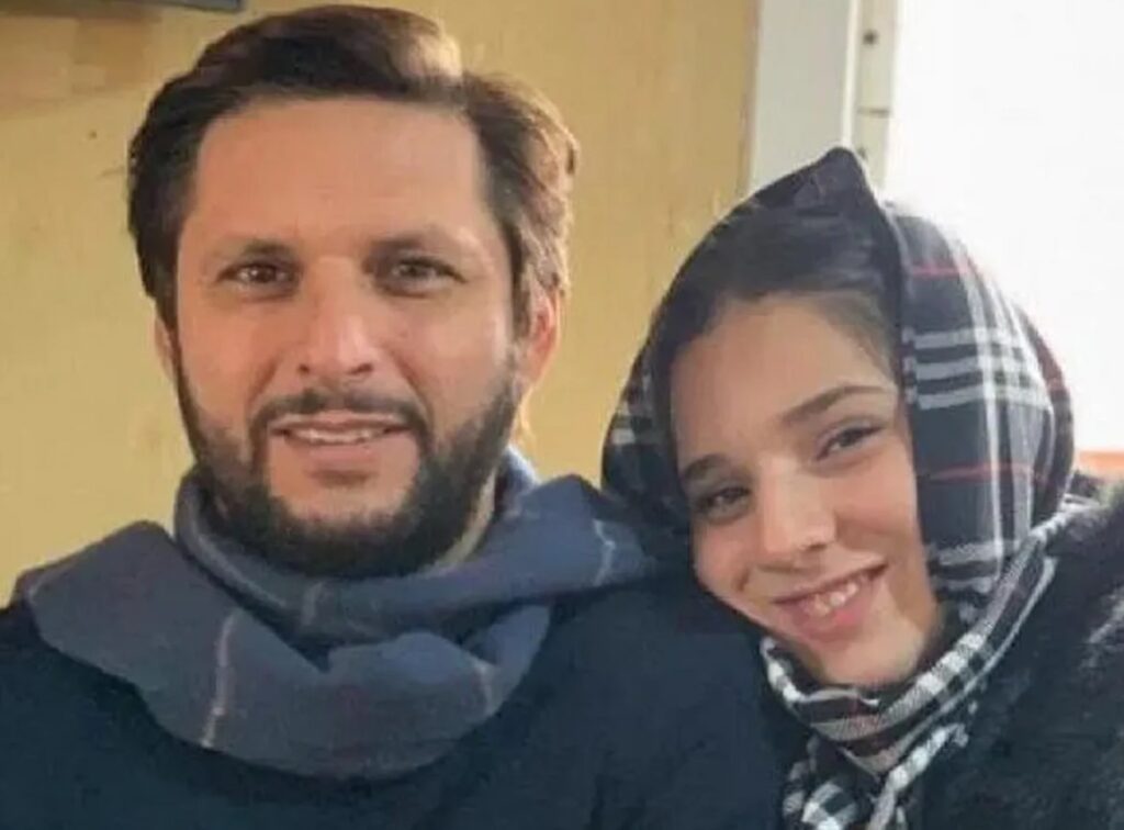 Aqsa Afridi with her Father Shahid Afridi (Pakistani Cricketer)