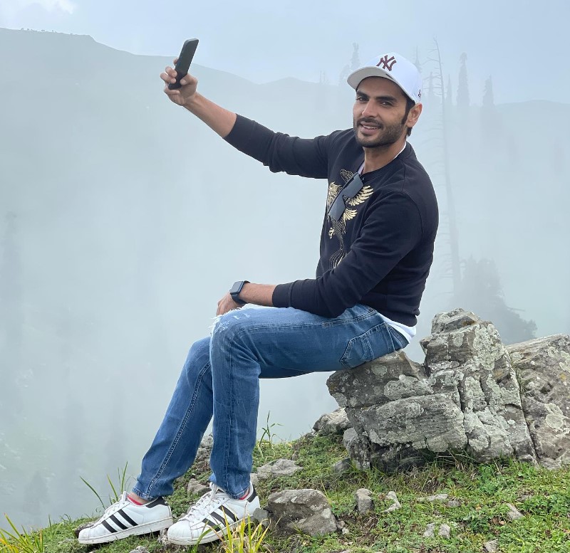 Yasir Shoro in Selfie Pose
